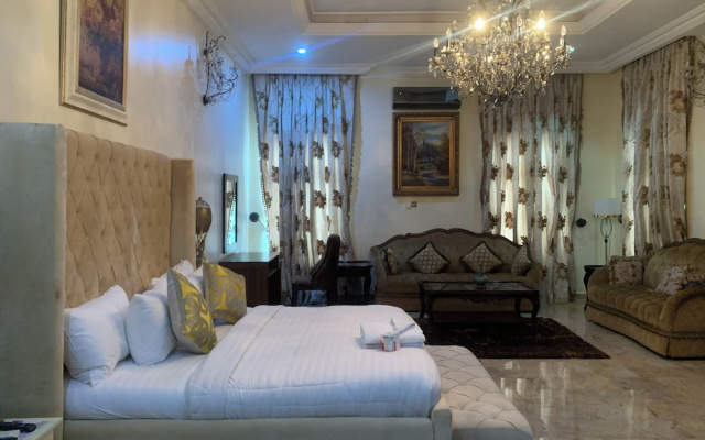 Reina Villa Hotel