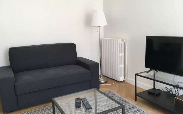 Апартаменты Charming 1 Bedroom Apartment With Balcony Париж комната для гостей