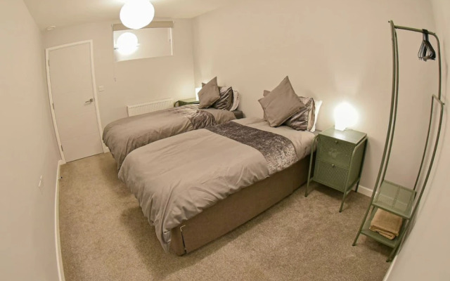 Spacious 6-bedroom Property With Ensuite Perfect for Groups