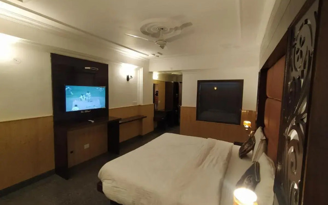 Hotel Atithi, Near Yes Bank, Mall Road, Mussoorie