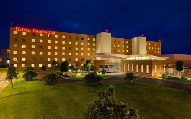 Отель Hilton Garden Inn Rome Airport вид на фасад