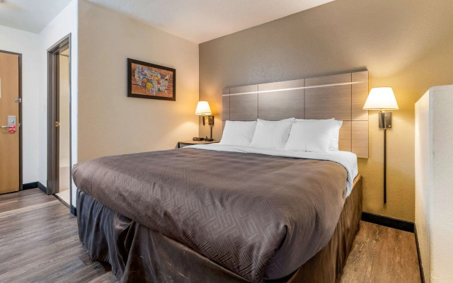 Econo Lodge Pueblo North