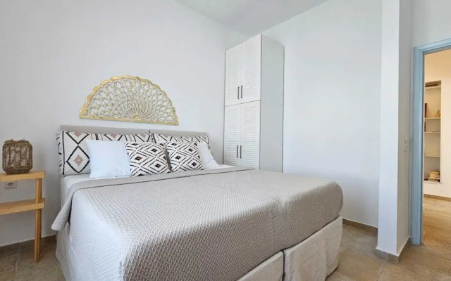 Milos AquaBliss Beachfront Villa