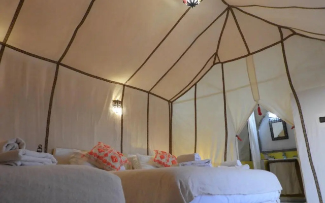 Room in Lodge - Sleep In Luxury Tent In Desert !