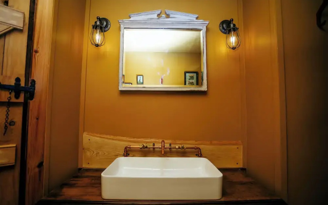 Luxury Glamping Retreat in Battle