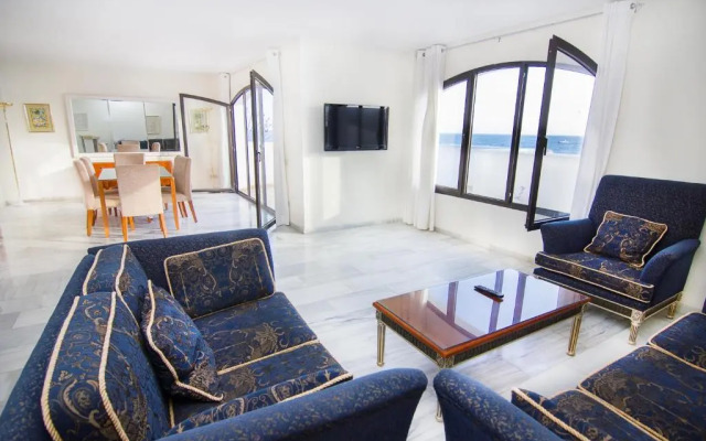 Park Plaza Suites Apartments