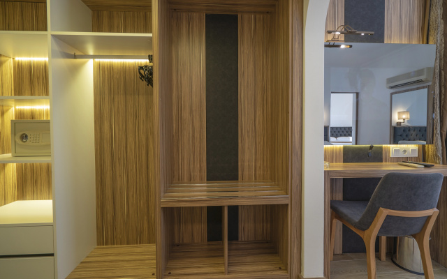 Kleopatra Celine Hotel