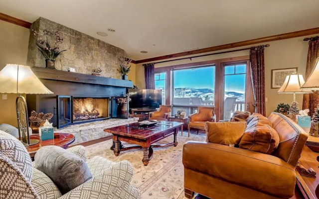 Hummingbird Retreat - Four Bedroom Townhome