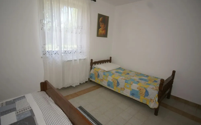 Charming Apartment in Banjole Near Sea