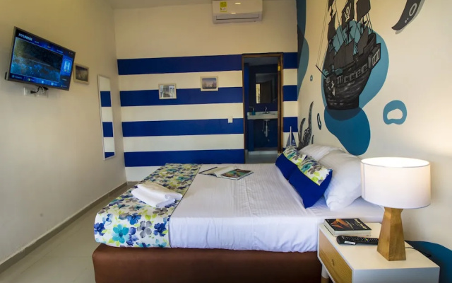 Casa del Puerto Hostel & Suites