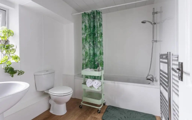 Stylish Apartment next to Windermere Train Station
