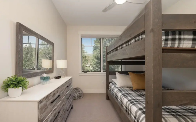 Downtown Flat 2 Bedroom Condo