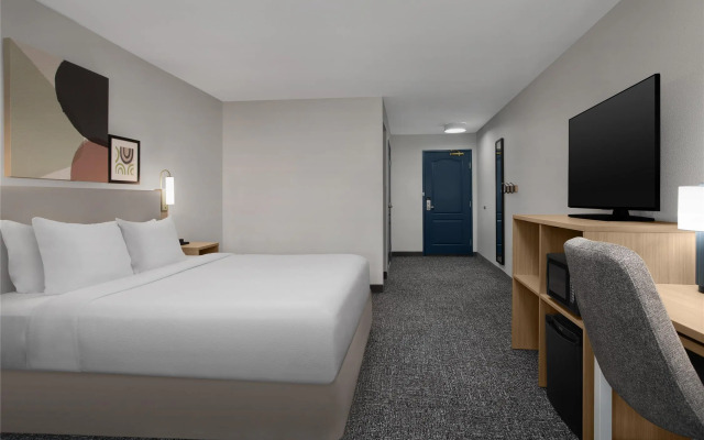 Spark by Hilton Washington Meadowlands Blvd