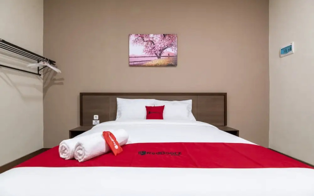 RedDoorz Plus near Ronggowarsito Museum Semarang