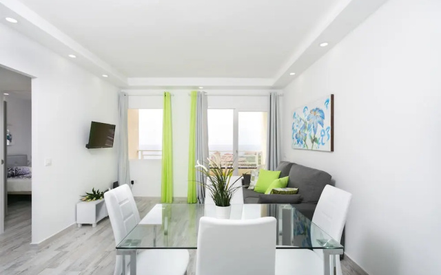 906. Luxury Paraiso Apartment with Sea View