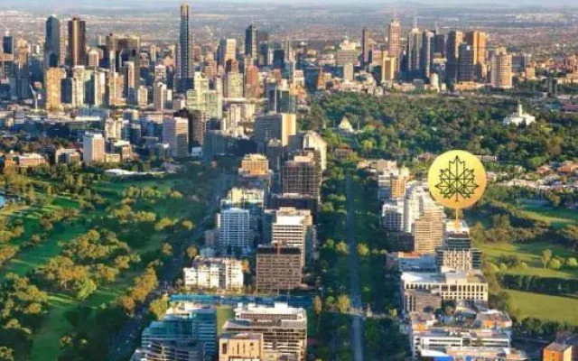 Fawkner Residence 1B2B condo Smart TV