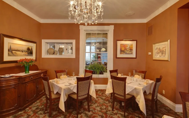 The Woodlawn Inn