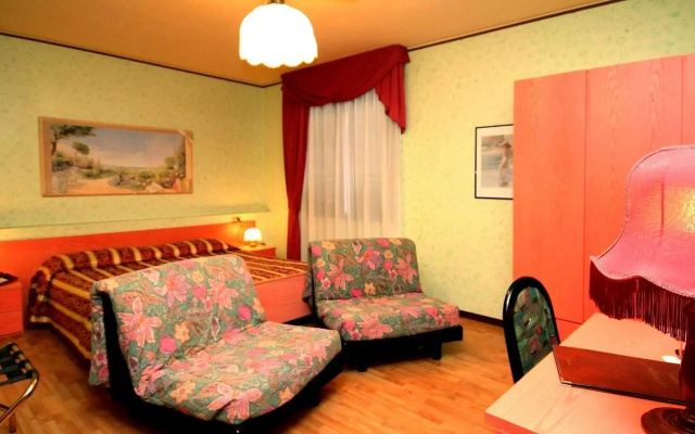 Hotel Benaco
