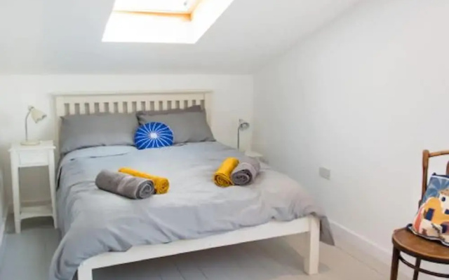 Host Stay Hen Barn