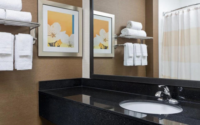 Fairfield Inn & Suites Lexington Keeneland Airport
