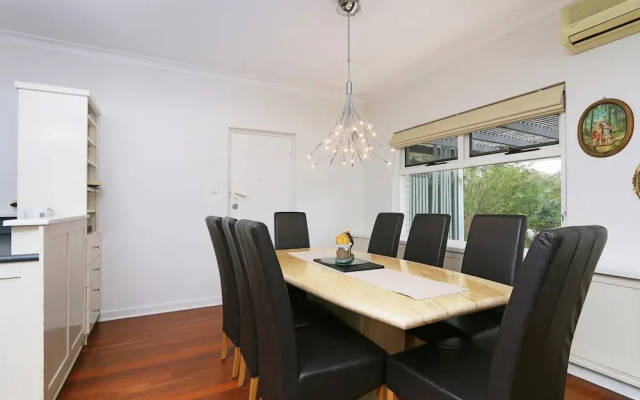 Spacious 5 Bed Home Close To Cottesloe Beach