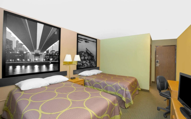 Super 8 by Wyndham Worthington Minnesota