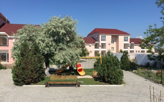 Гостиница База Отдыха Лазурная 2 Украина, Бердянск - отзывы, цены и фото номеров - забронировать гостиницу База Отдыха Лазурная 2 онлайн вид на фасад