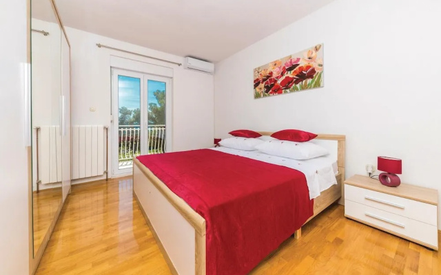 Nice Home in Kastel Kambelovac With Wifi and 4 Bedrooms