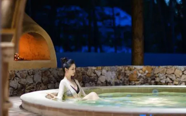 Fifth Season · Provence Private Hot Spring Homestay