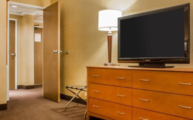 Quality Inn & Suites Riverfront Oswego