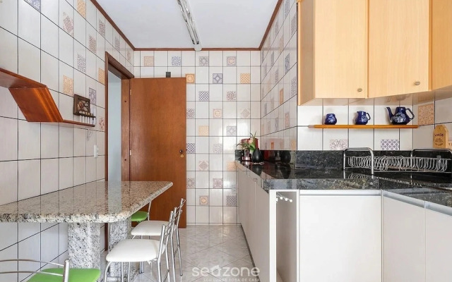 Apartment in Great Location in Meia Praia Eio6031