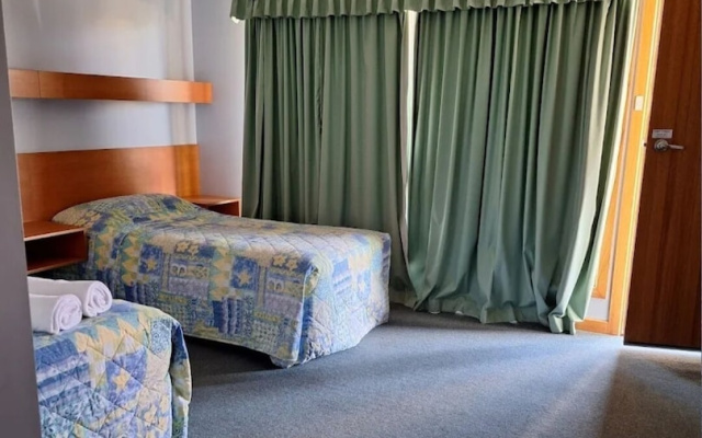 Kingston Ocean View Motel