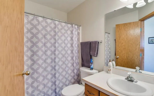 5 Mi to Dtwn: Pet-friendly 'wheatland Twin' Home!