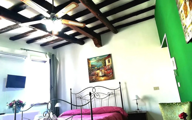 Due Passi dal Centro