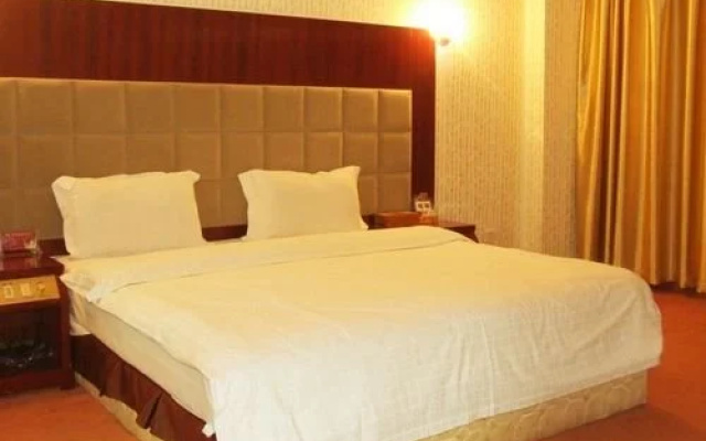 Golden Palace Hotel (Huizhou West Lake Bus Terminal)