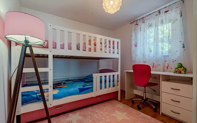 Beautiful Home in Smokvica With 4 Bedrooms and Internet