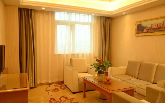 Vienna Hotel (Shenzhen Henggang & Tangkeng Metro Station)