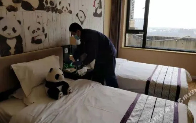 Super 8 by Wyndham Chengdu West Near Bai Cao Lu Subway Station