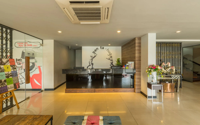 Pentahug Hotel