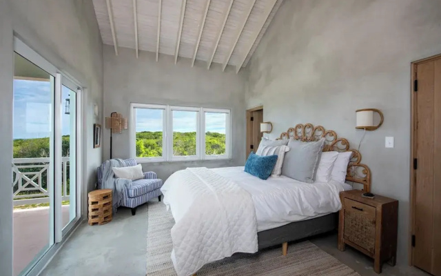 Paradise Cove: Oceanfront Haven With Infinity Pool