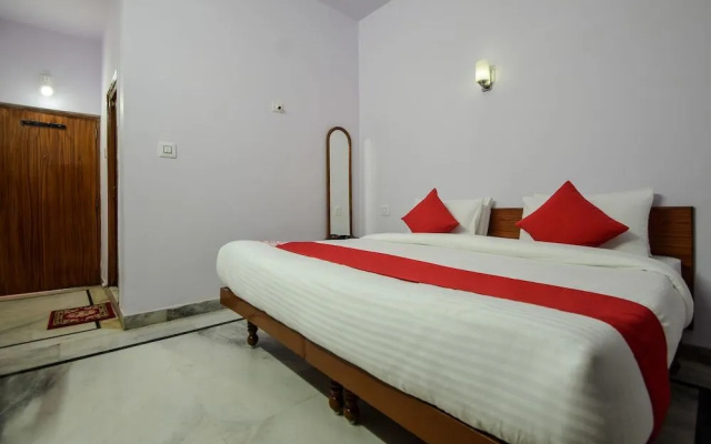OYO 18671 Ashirwad Palace Hotel