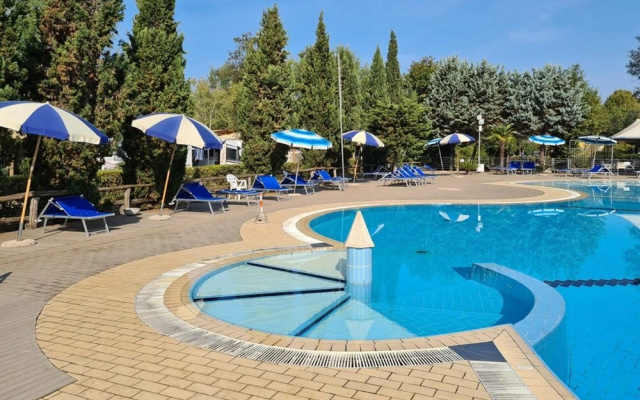 Comfortable Campsite-chalet G8 Tuscany Near sea