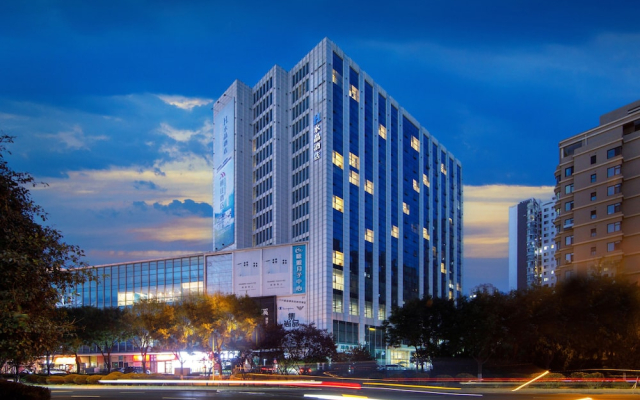 H Crytal Hotel (Jinma Road, Dalian Development Zone)