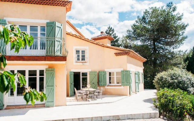 Stunning Holiday Home in Brue Auriac with Swimming Pool