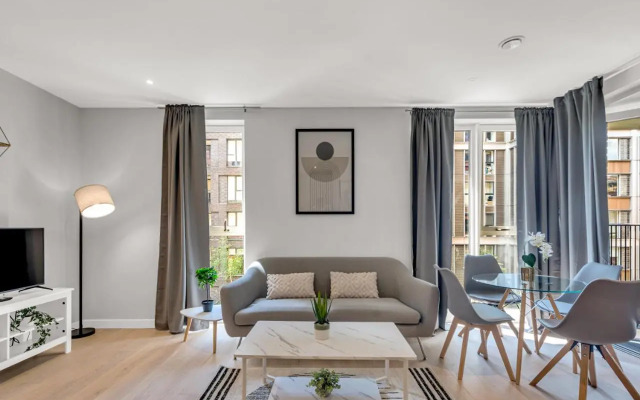 Elephant & Castle by MySquare