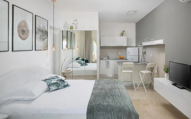 Studio apartment close to the sea - parking