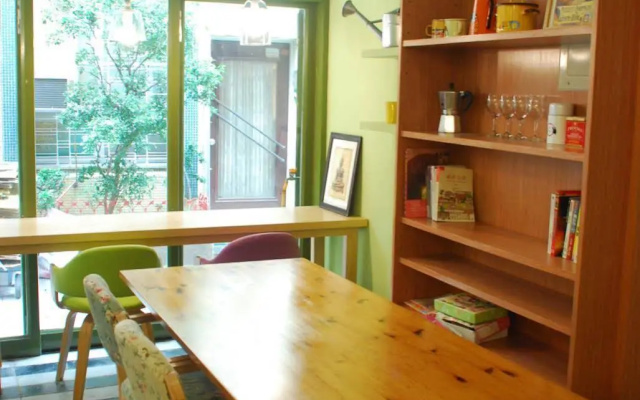 Snail Hostel