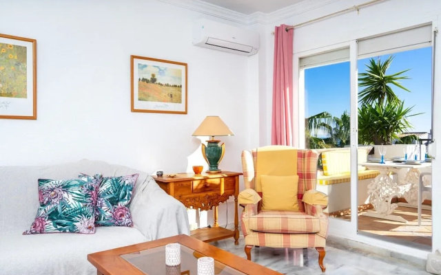 Lovely Apartment with View and Pool Ref 127