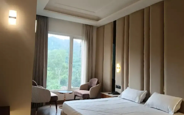 Hotel Maharaja Crest