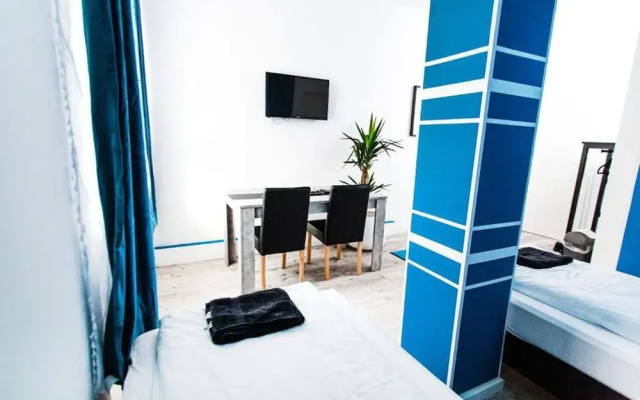 Huxx Rooms